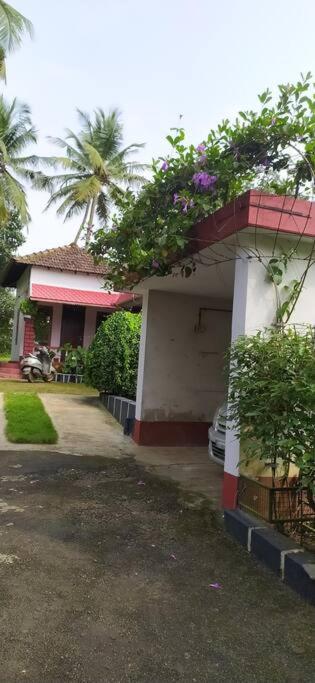 Gurpur Runnin Airport - Homestay מראה חיצוני תמונה