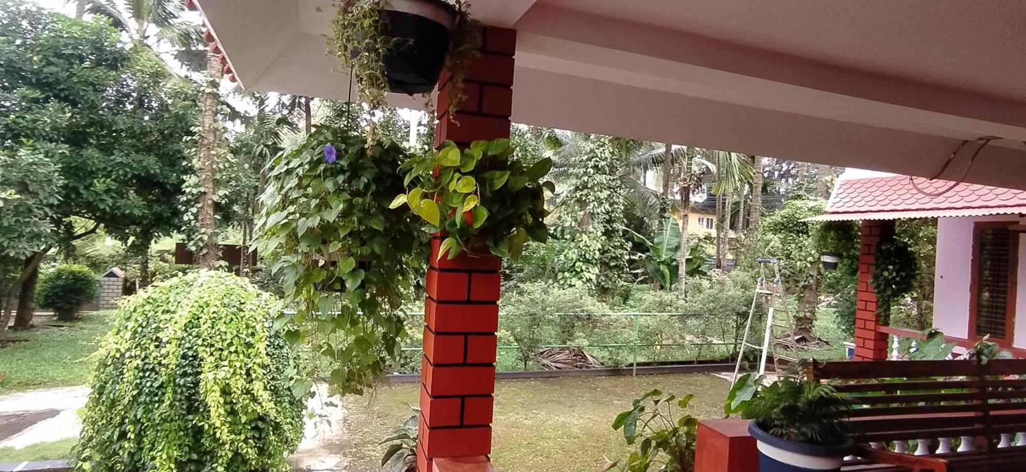 Gurpur Runnin Airport - Homestay מראה חיצוני תמונה